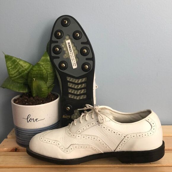 Vintage Reebok Wing Tip Women’s Gold Cleats - Picture 1 of 4